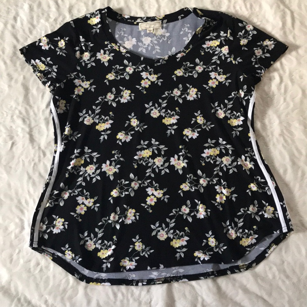 Woman’s Flowered Tee